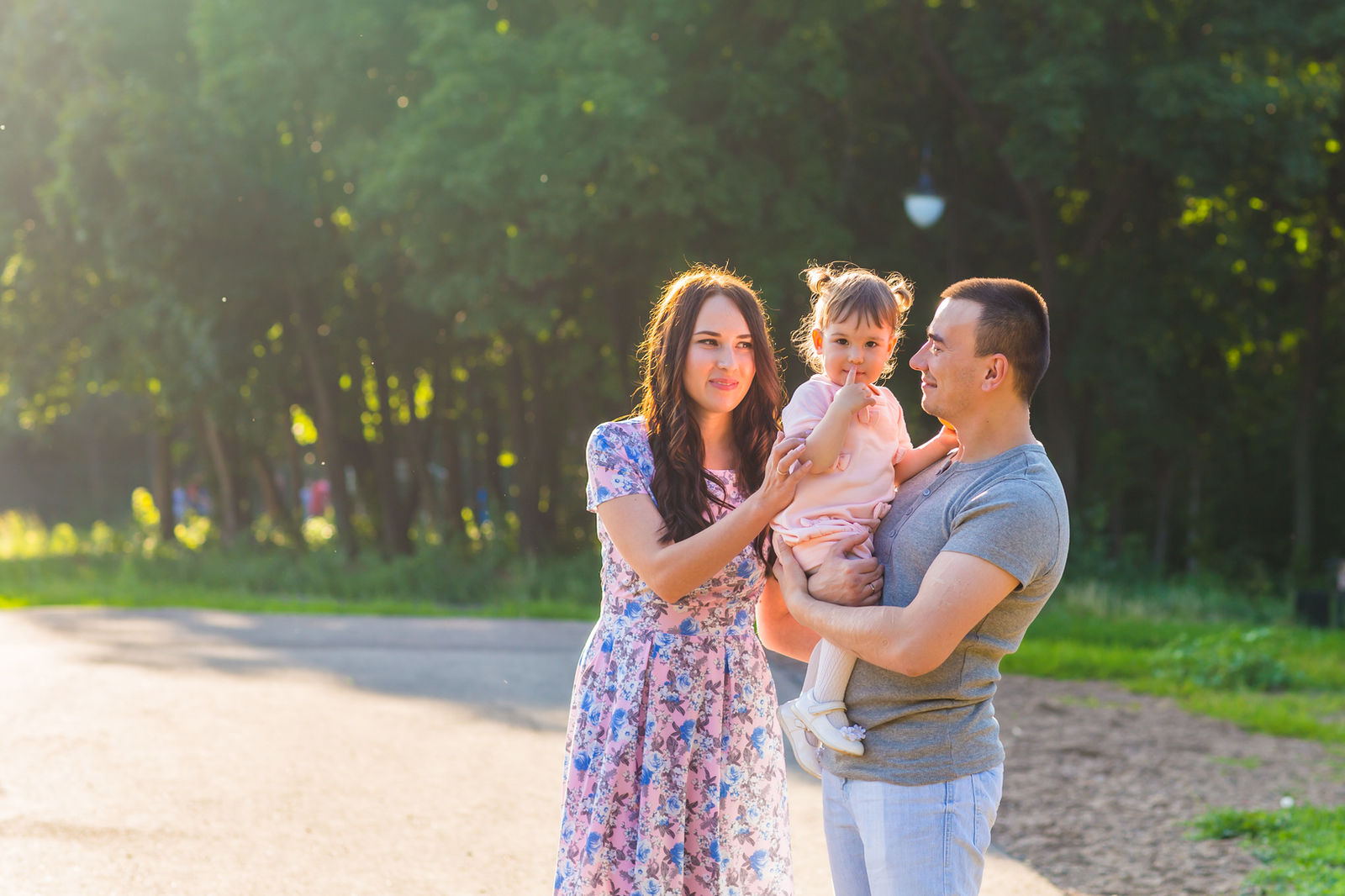 Padres con su hijo pequeño